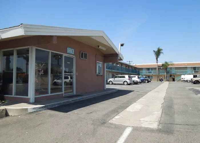 Castaway Motel